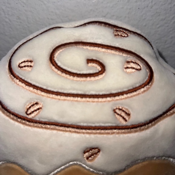 NWOT- Squishmallows Blushing Chanel the Cinnamon Roll Stuffed Plush - Picture 5 of 9
